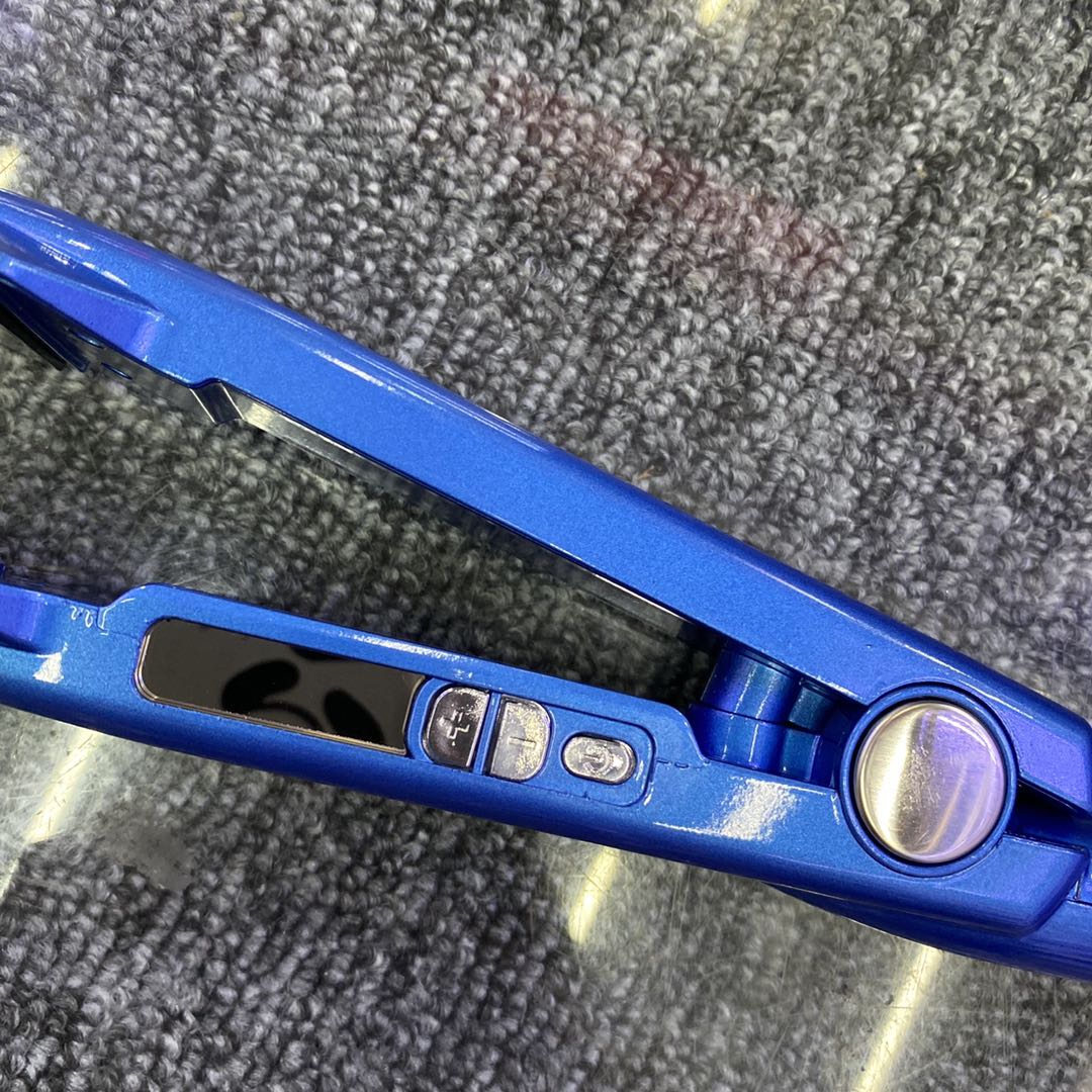 The adjustable temperature range of the Rozia lady's straight plate clamp shows HR745 detail image 4