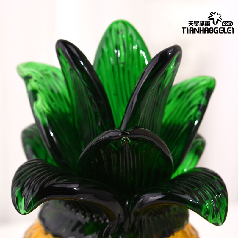 Glass handicrafts, golden pineapple ornaments, fruit ornaments, small size Specification image