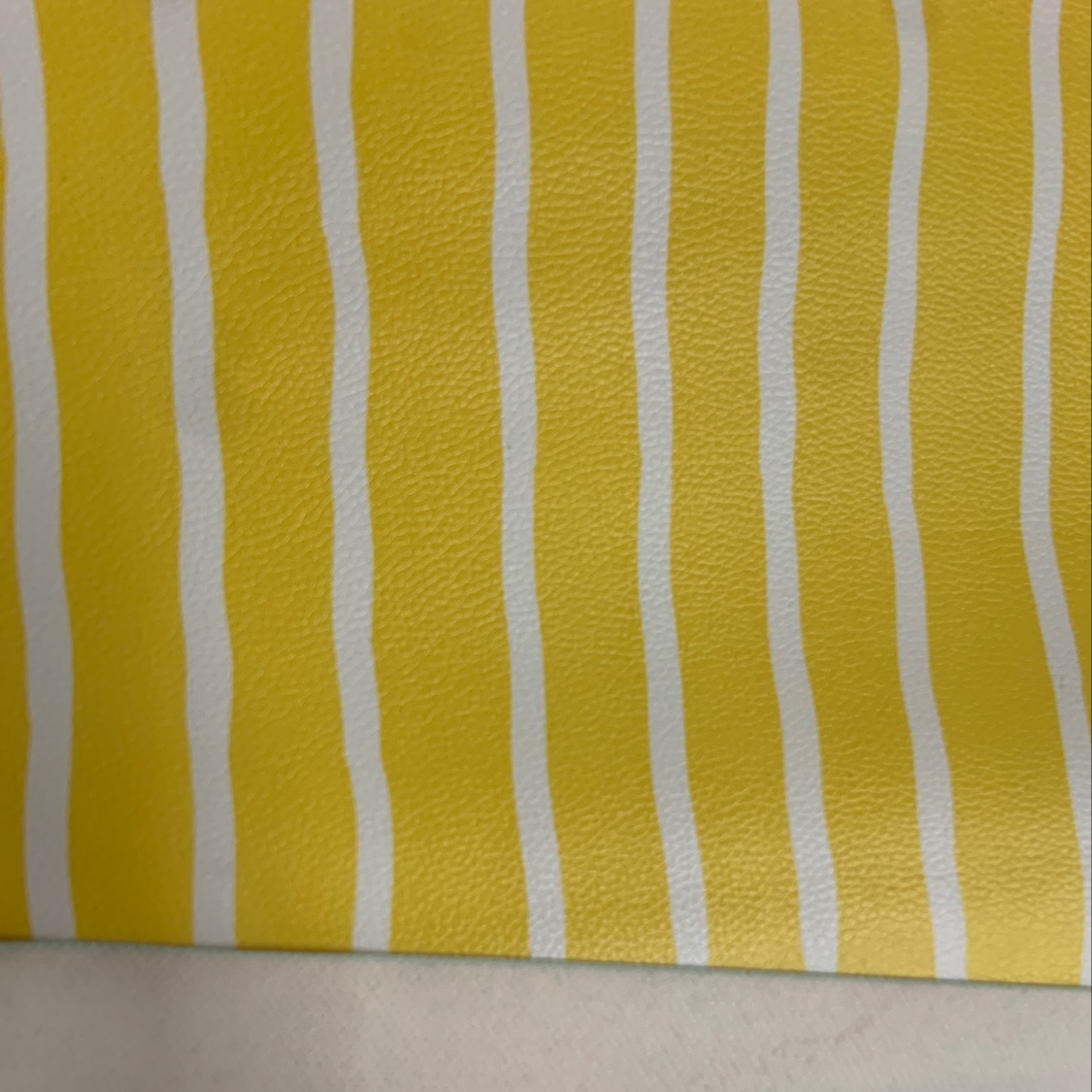 固色不掉色印花斑马条纹黄色耐寒皮革出口欧洲产品图