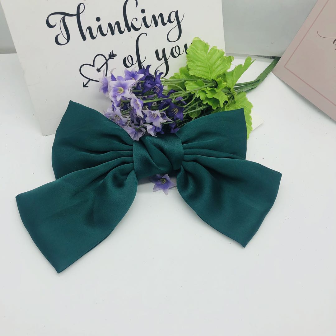 Hot fresh girls all match solid color spring clip pearl headdress summer new super fairy bright silk bow hair clip Application Scenario