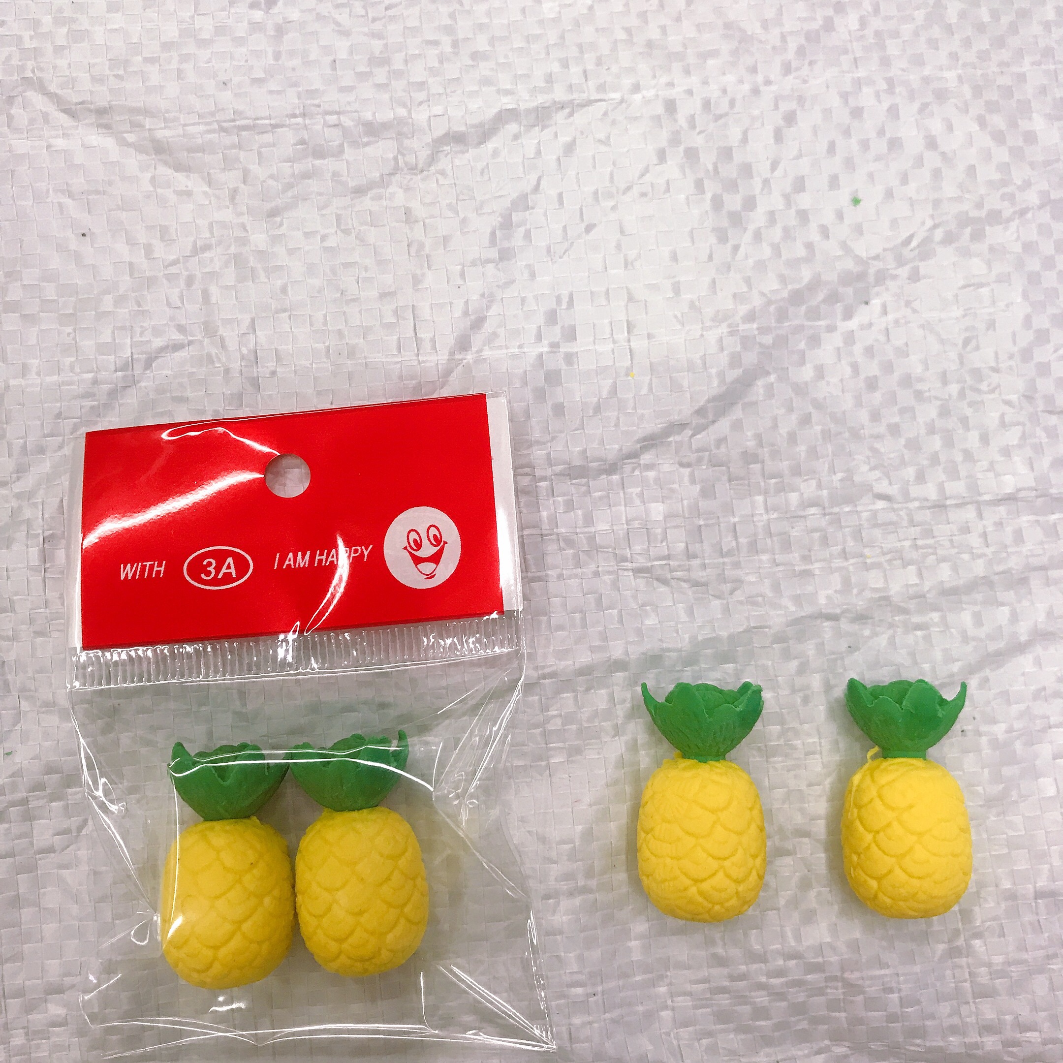 1007-2菠萝两个装橡皮擦白底实物图