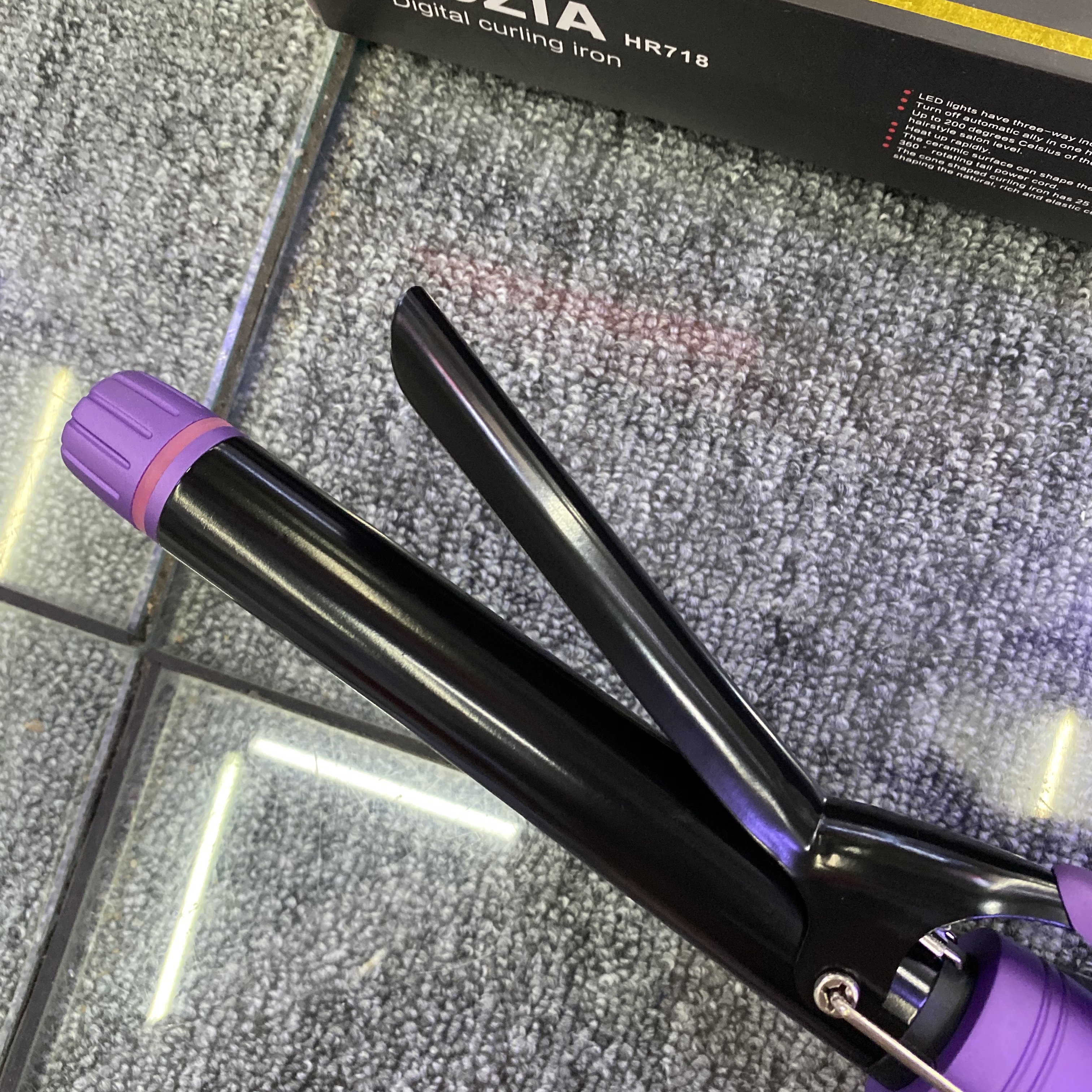 ROZIA hair care products adjustable temperature curling iron HR718 Application Scenario