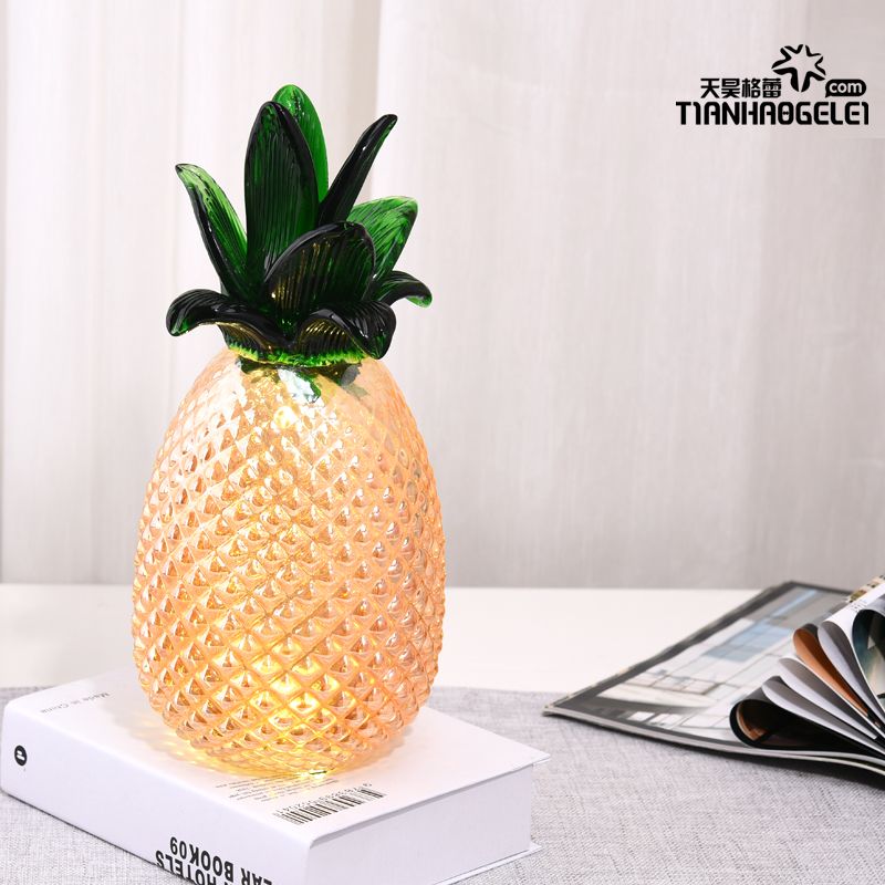 Glass handicrafts, golden pineapple ornaments, fruit ornaments, small size details Picture