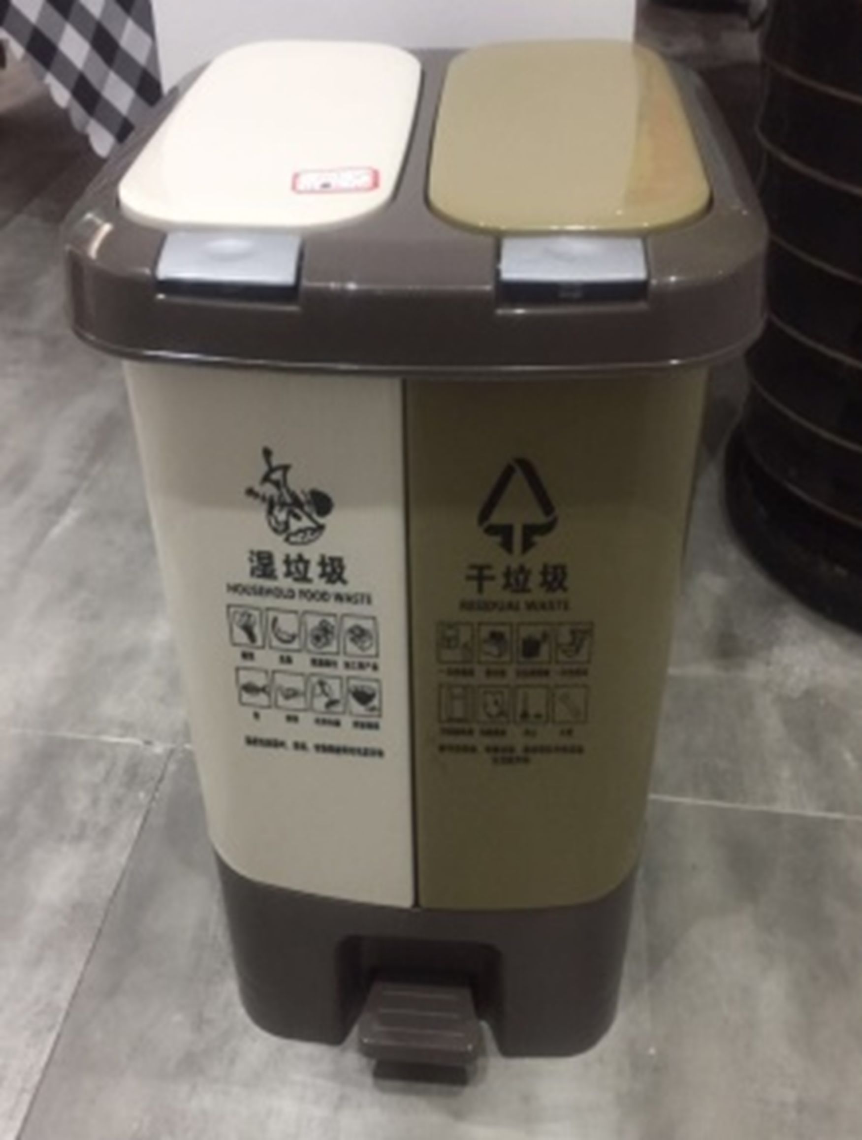 Yiwu Selection Shang Su Fang 20L double-body double-lid garbage can SSF-6448#/TZ full figure