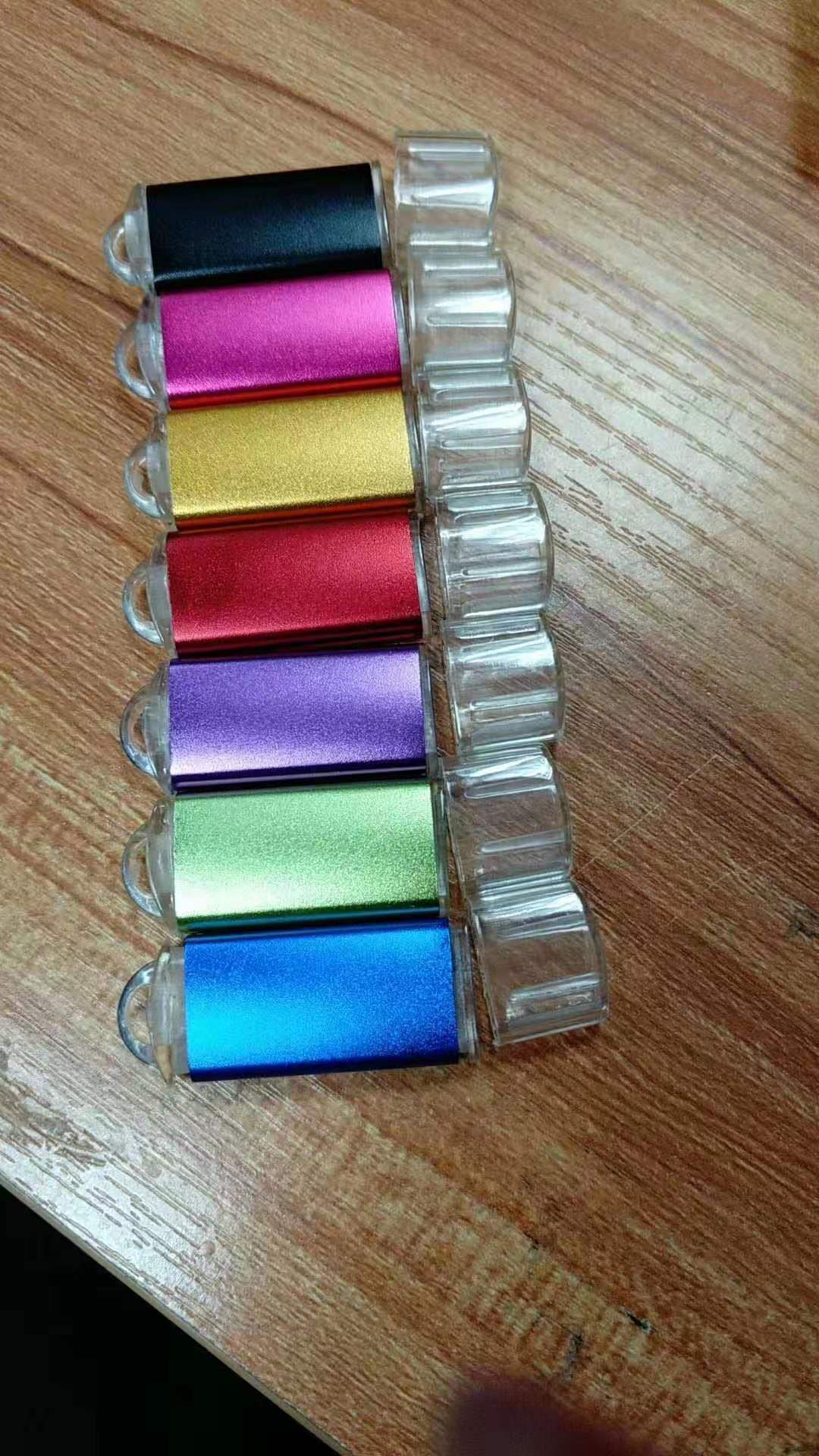 2GB投标，礼品优盘白底实物图