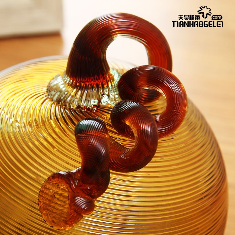 Small glass handicrafts, pumpkin ornaments, vegetable ornaments details Picture