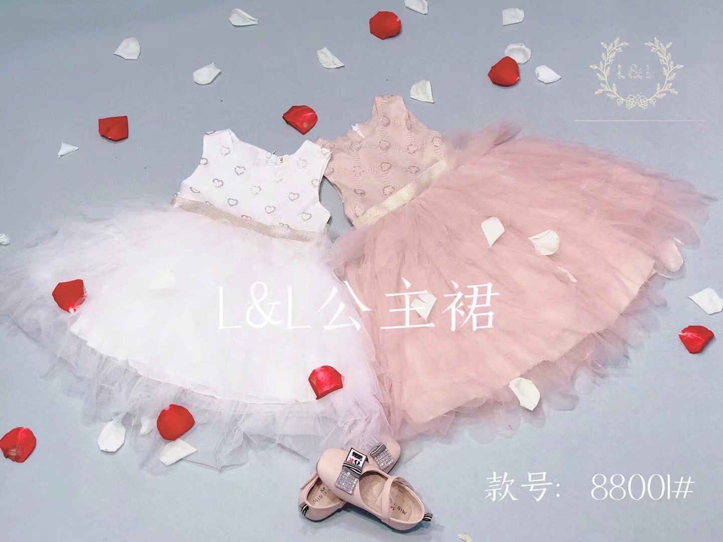 The new Korean version of the girls' dress for autumn 2020 is the zhongda Children's net gauze dress details Picture