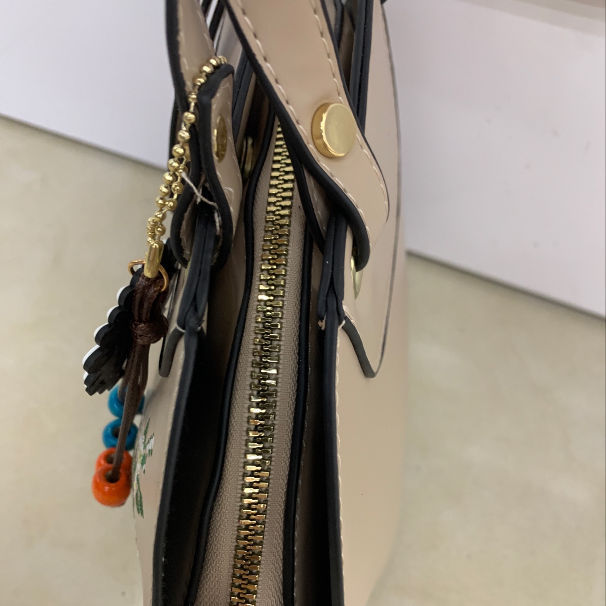 2020年新款时尚绣花单肩，三口袋，斜挎手提女包，女包细节图