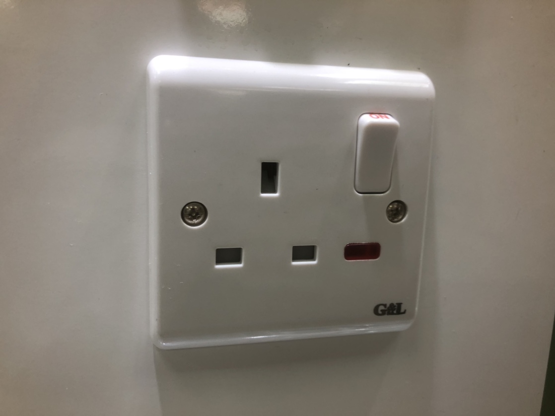 When the bakelite switch is turned on, it is 13A