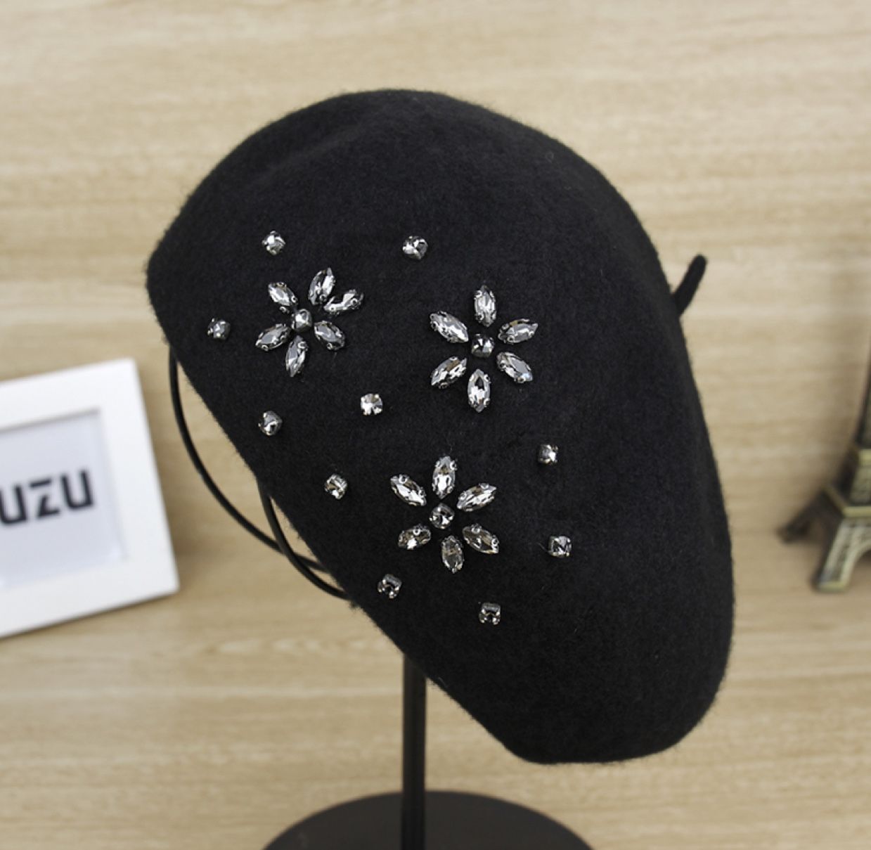 Fashionable beret knitted women's New Year diamond wool felt professional hat detail image 5