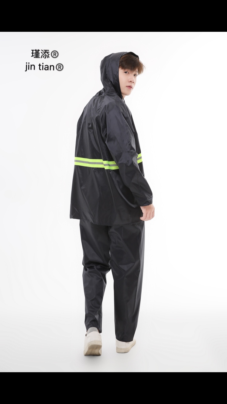 023# Oxford Cloth Raincoat Set Break Down Rain Suit Application Scenario