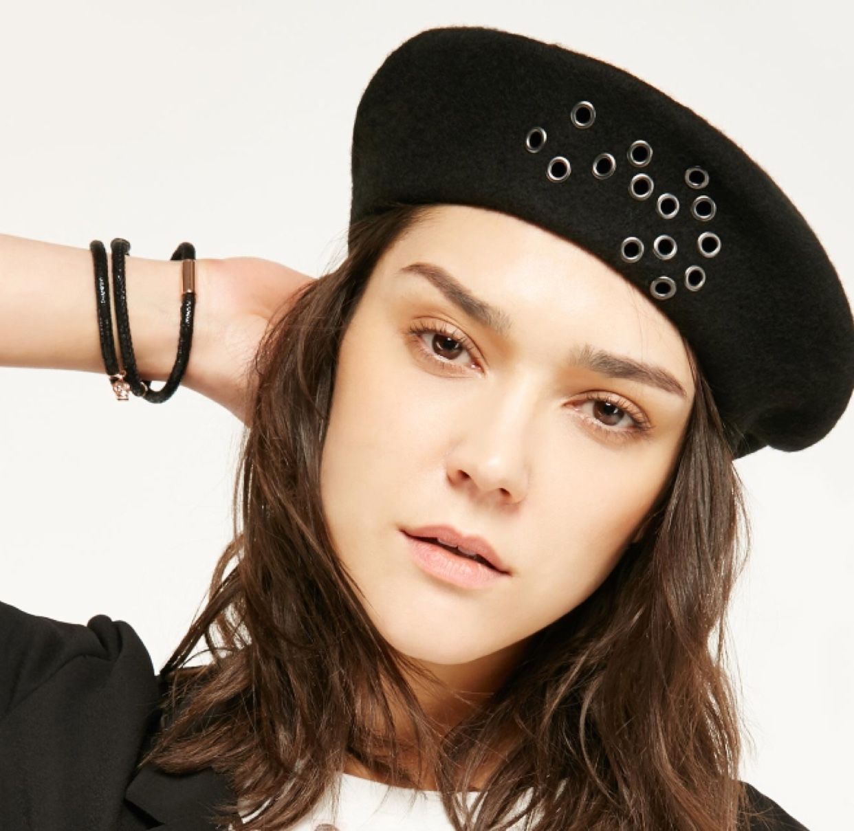 All-wool knitted religious headscarf style beret, suitable for both men and women outdoors in autumn and winter, with chain magnetic attraction design detail image 4