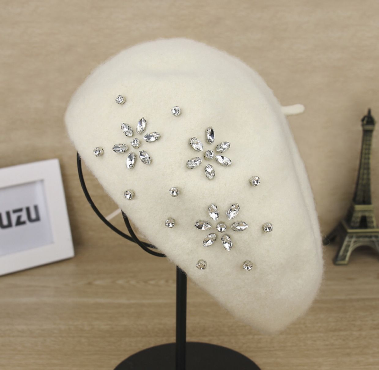 Fashionable beret knitted women's New Year diamond wool felt professional hat detail image 2