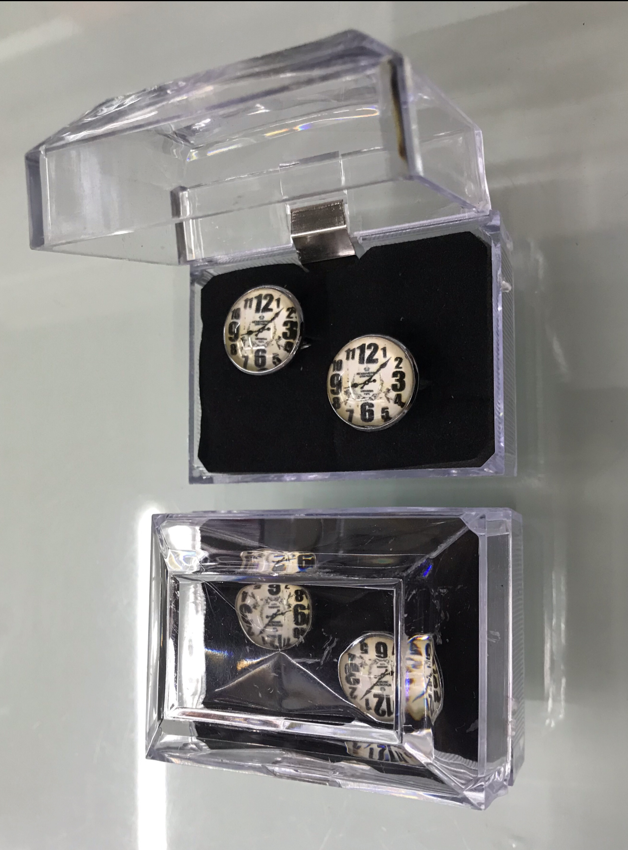 时钟袖扣白底实物图