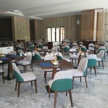 桂林度假酒店西餐厅餐桌椅饭店自助餐厅实木椅宾馆早餐椅子轻奢椅