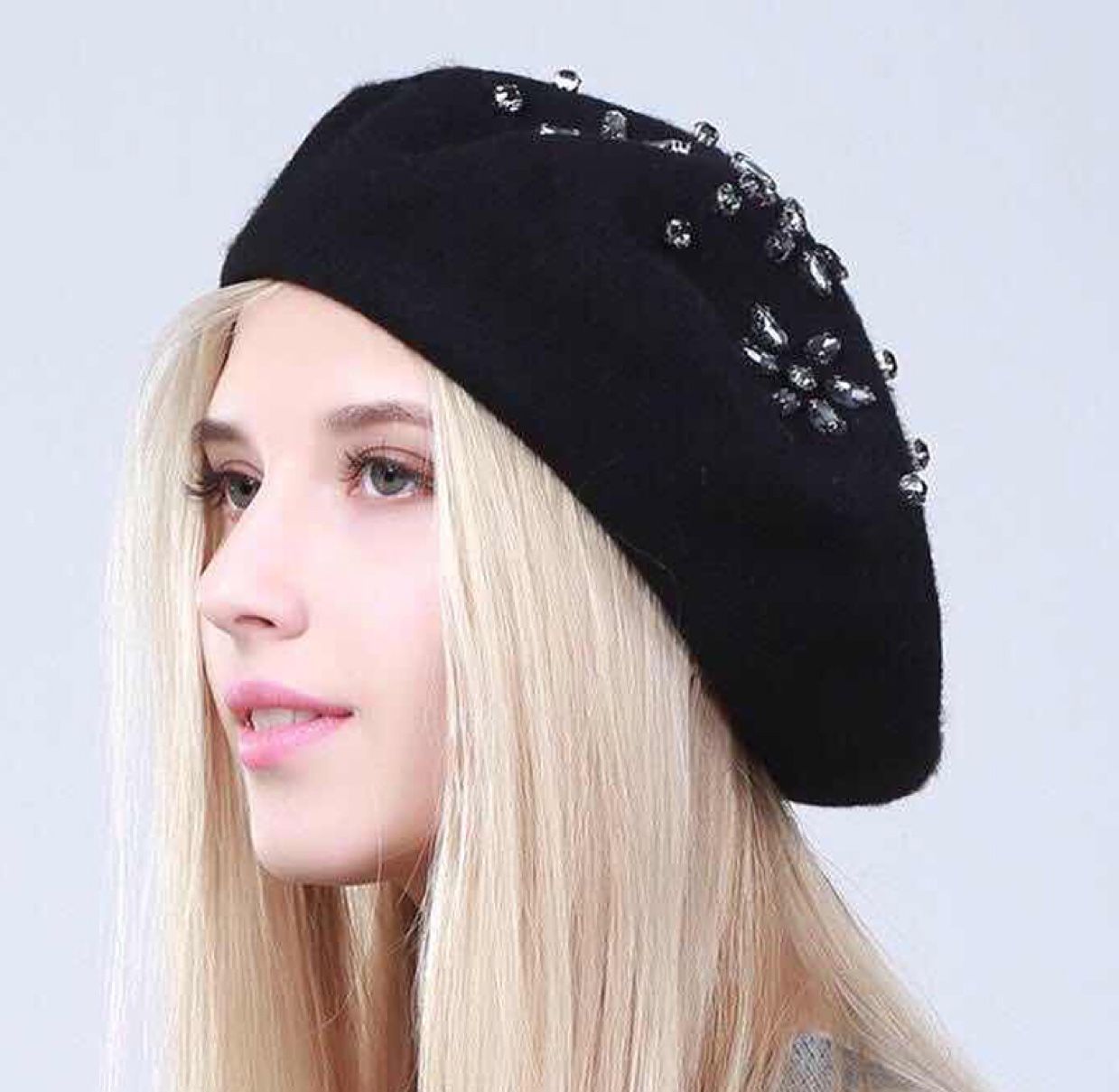 Fashionable beret knitted women's New Year diamond wool felt professional hat detail image 4