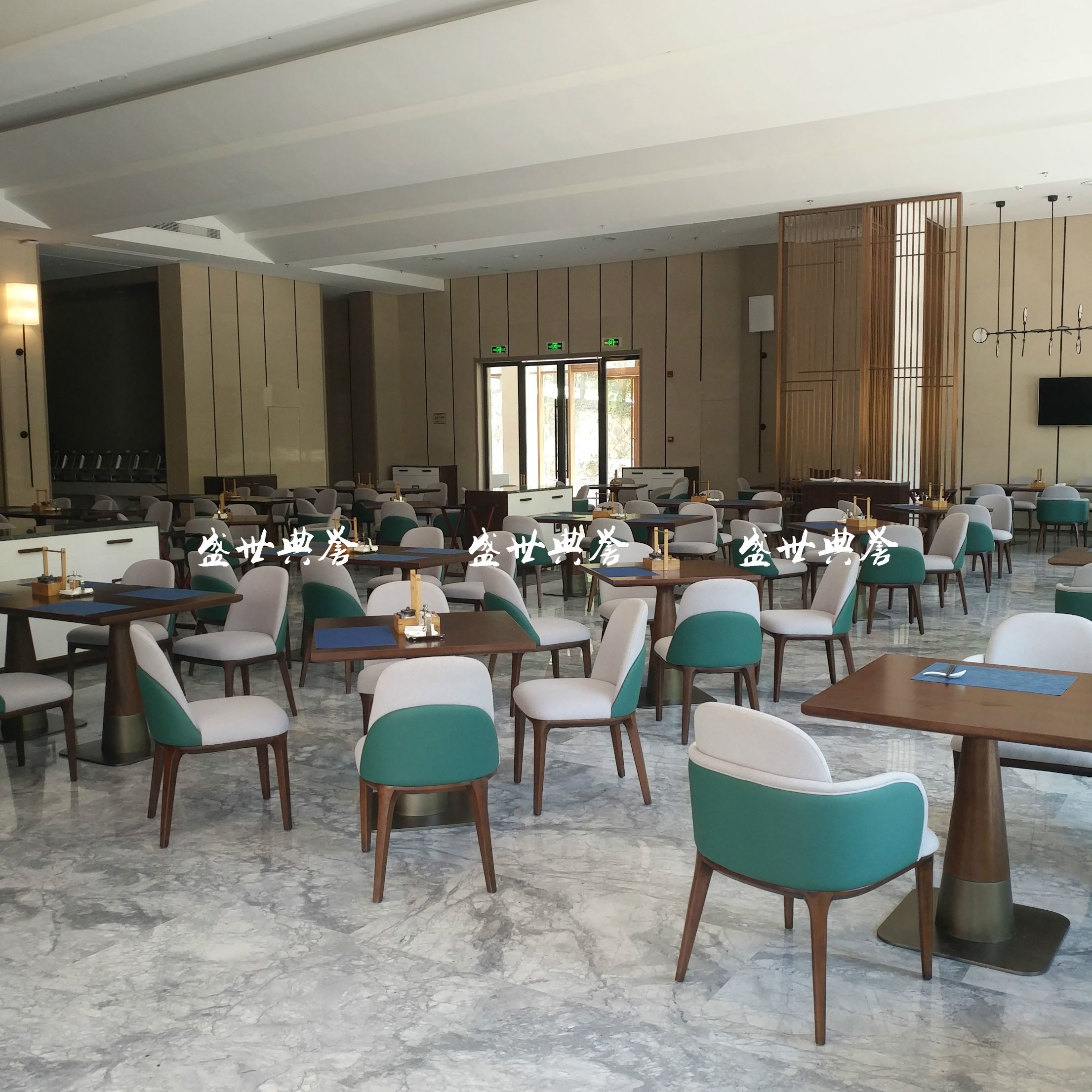桂林度假酒店西餐厅餐桌椅饭店自助餐厅实木椅宾馆早餐椅子轻奢椅白底实物图