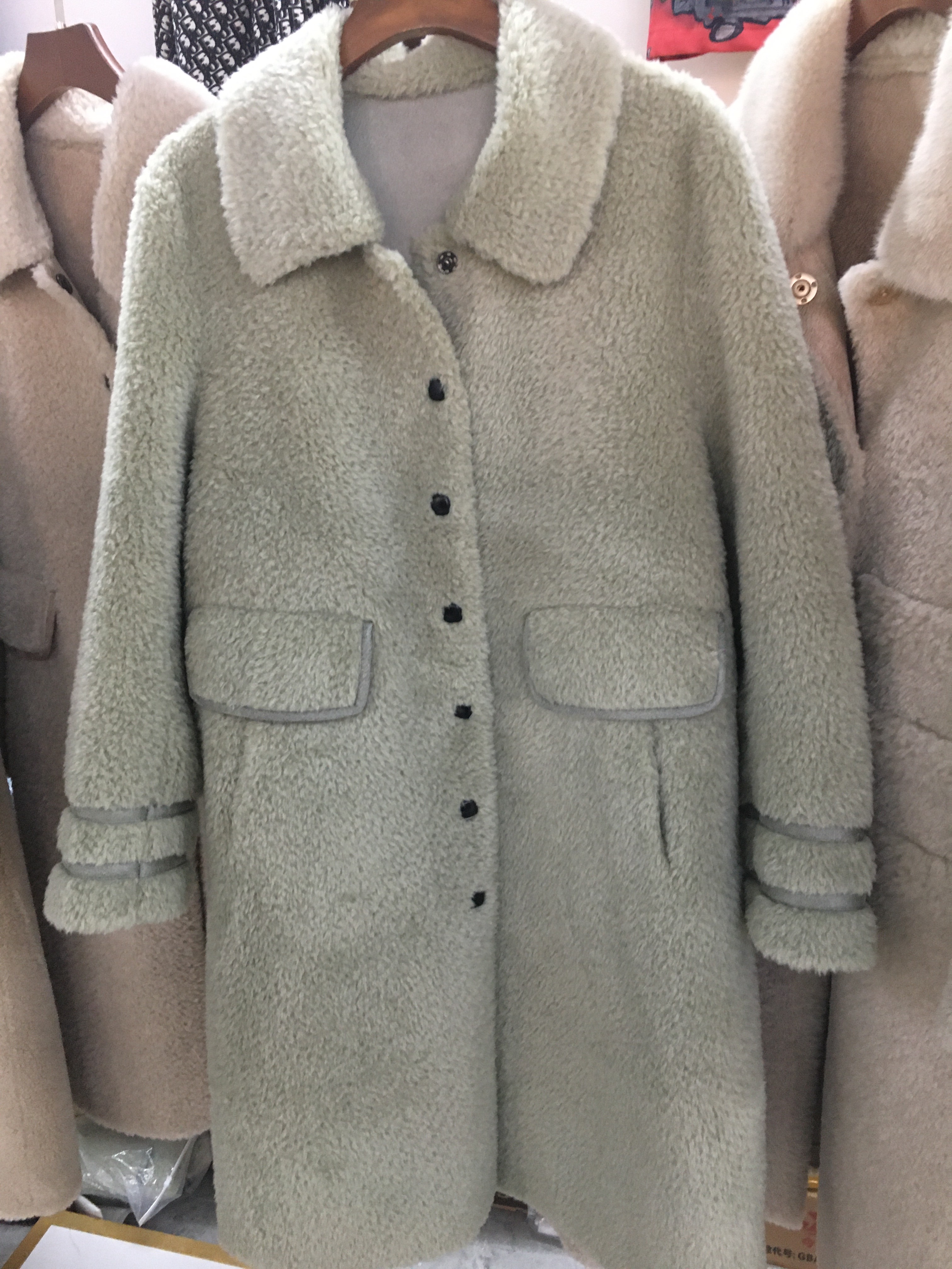 皮毛一体豆绿色新款时尚潮流经典稳重大气高贵耐看产品图