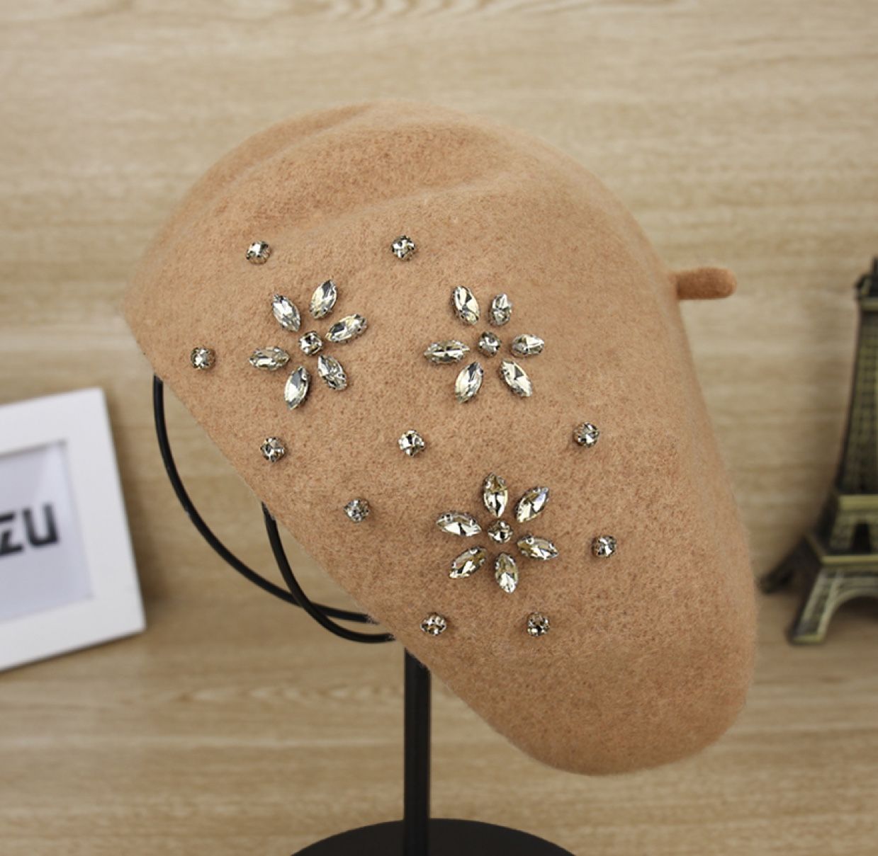 Fashionable beret knitted women's New Year diamond wool felt professional hat detail image 8