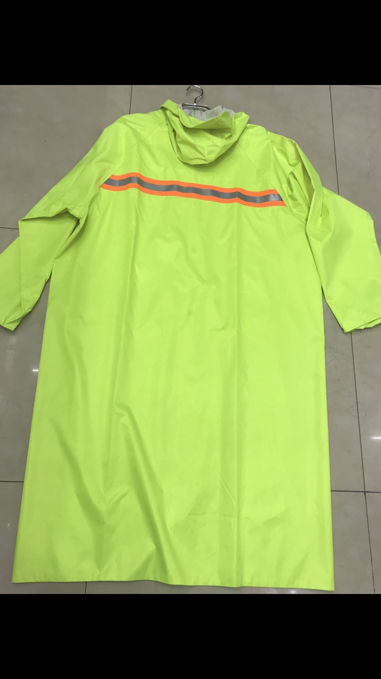 Fluorescent Green Long Windbreaker 001 Long Raincoat Luminous Raincoat Application Scenario