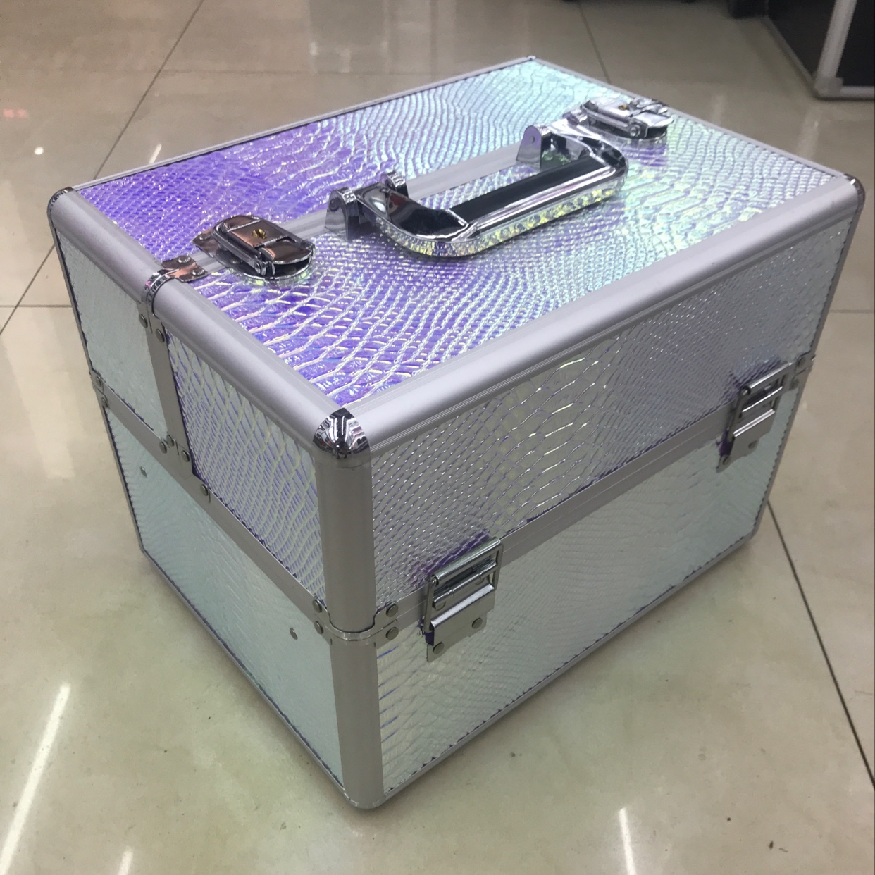 化妆箱、首饰盒、拉杆箱、美甲箱、医疗箱。图