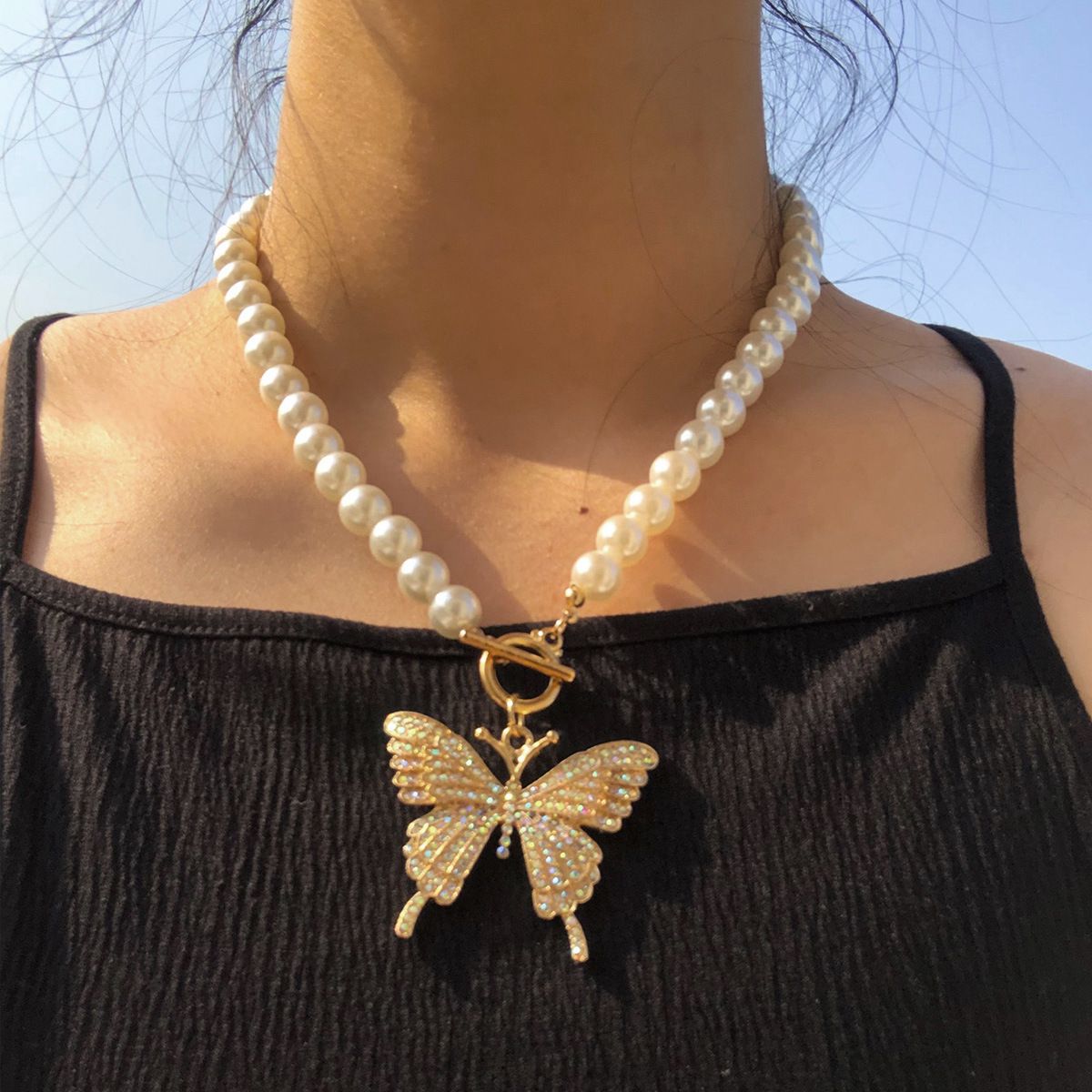 European and American cross-border jewelry, retro and simple imitation pearl OT clasp necklace, exaggerated large butterfly necklace studded with diamonds, for women