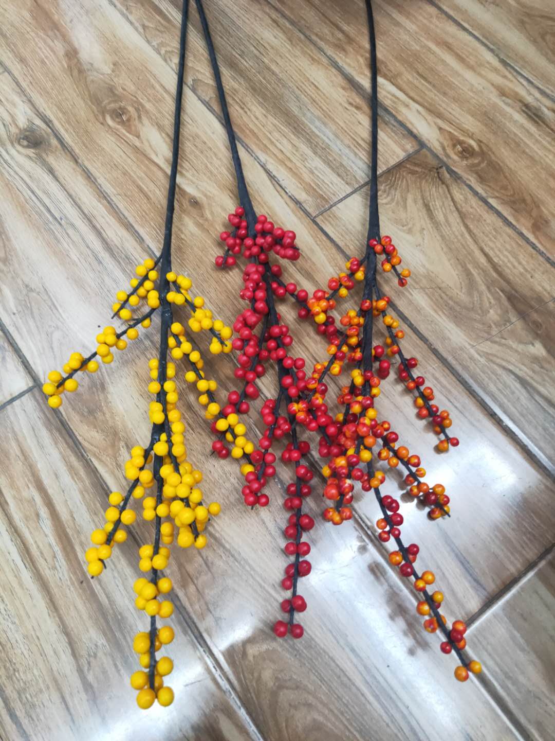 Factory direct sales of artificial flowers, wholesale of large-branch wintergreen fruits, and a wide range of indoor decoration colors to choose from Specification image