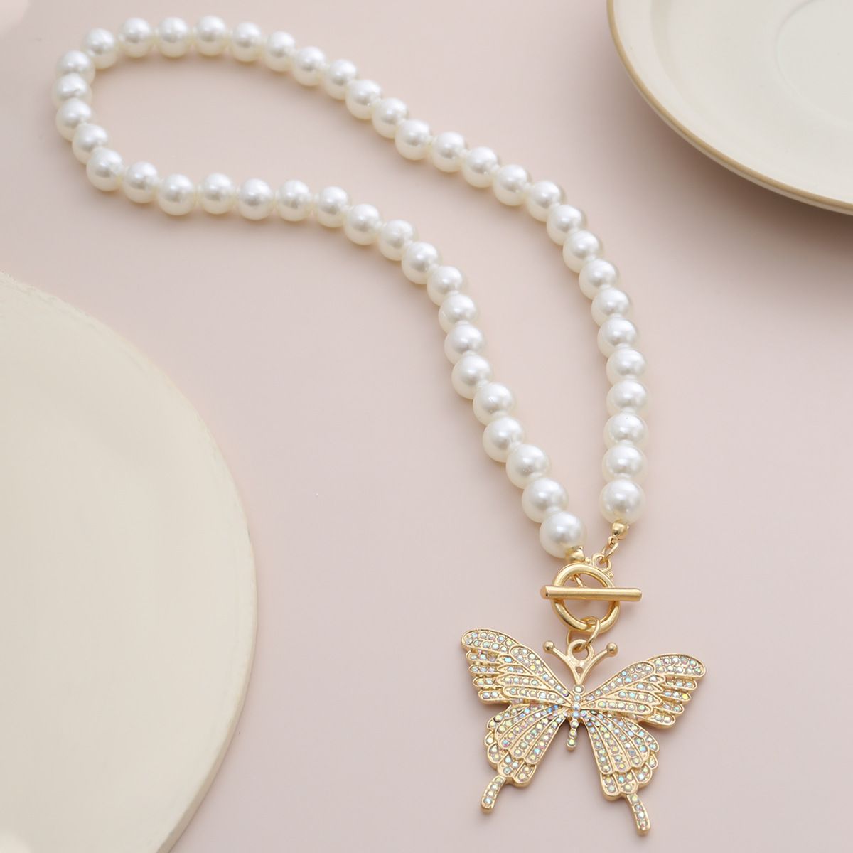 European and American cross-border jewelry, retro and simple imitation pearl OT clasp necklace, exaggerated large butterfly necklace studded with diamonds, for women detail image 6