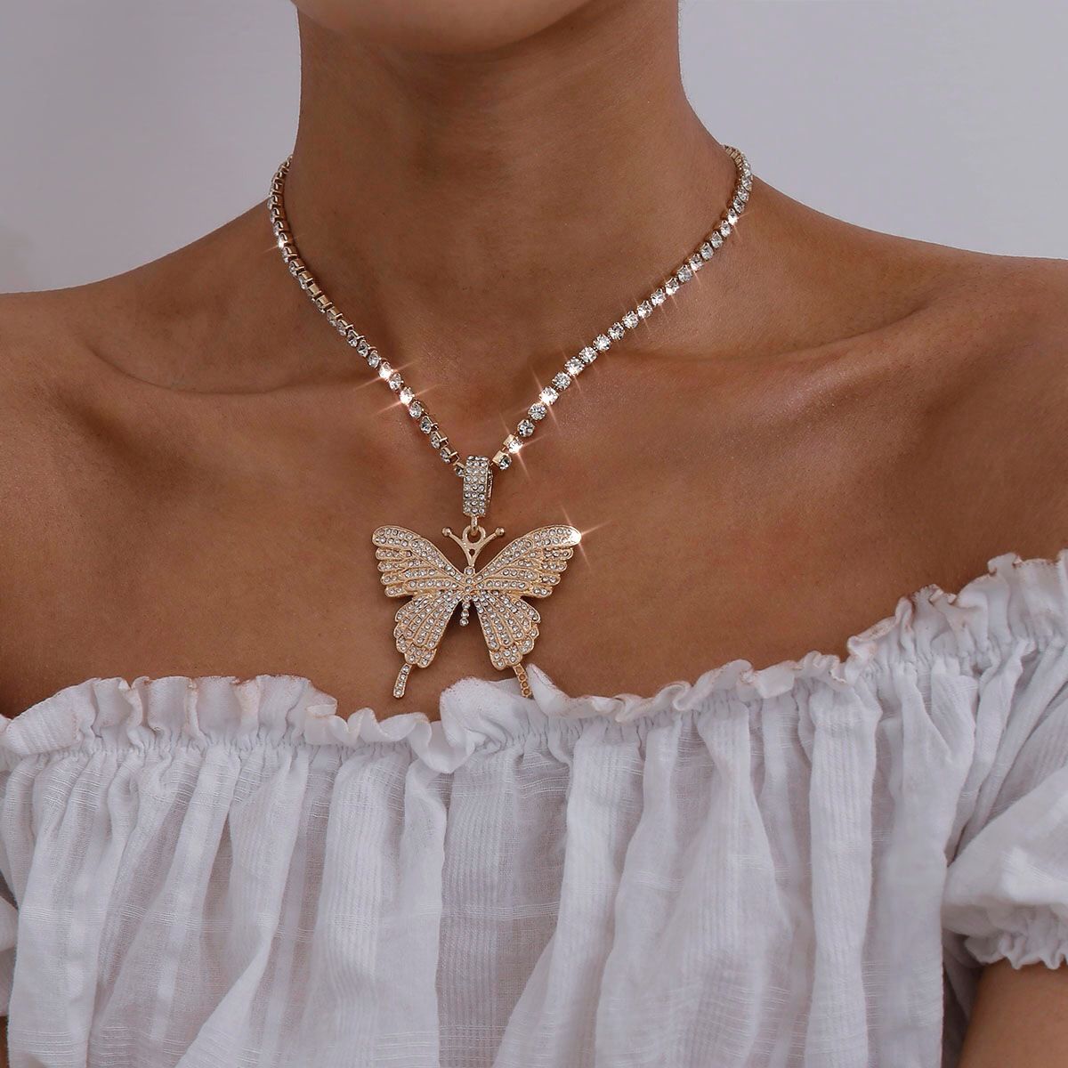 European and American cross-border jewelry fashion street style sparkling diamond collarbone chain necklace, elegant ins diamond-encrusted large butterfly necklace for women detail image 18