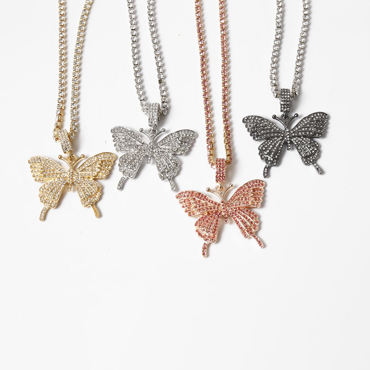 European and American cross-border jewelry fashion street style sparkling diamond collarbone chain necklace, elegant ins diamond-encrusted large butterfly necklace for women