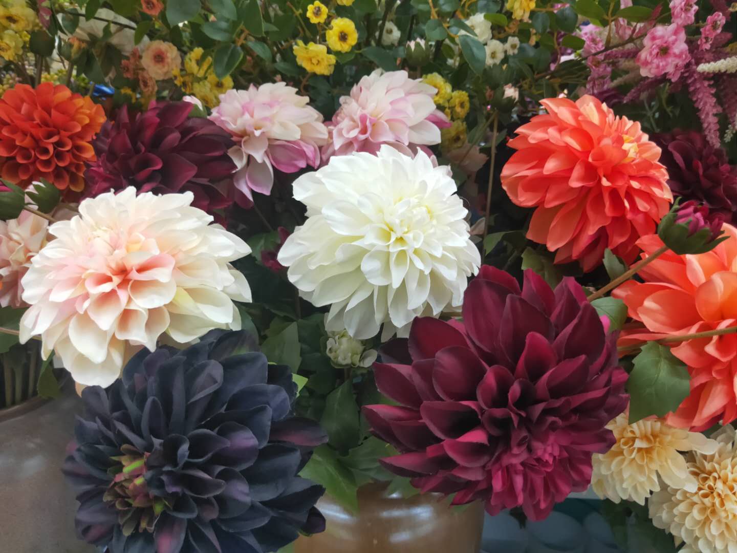 Factory direct sales of artificial flowers wholesale. 4 beautiful dahlias for indoor decoration. Multiple colors to choose from Specification image