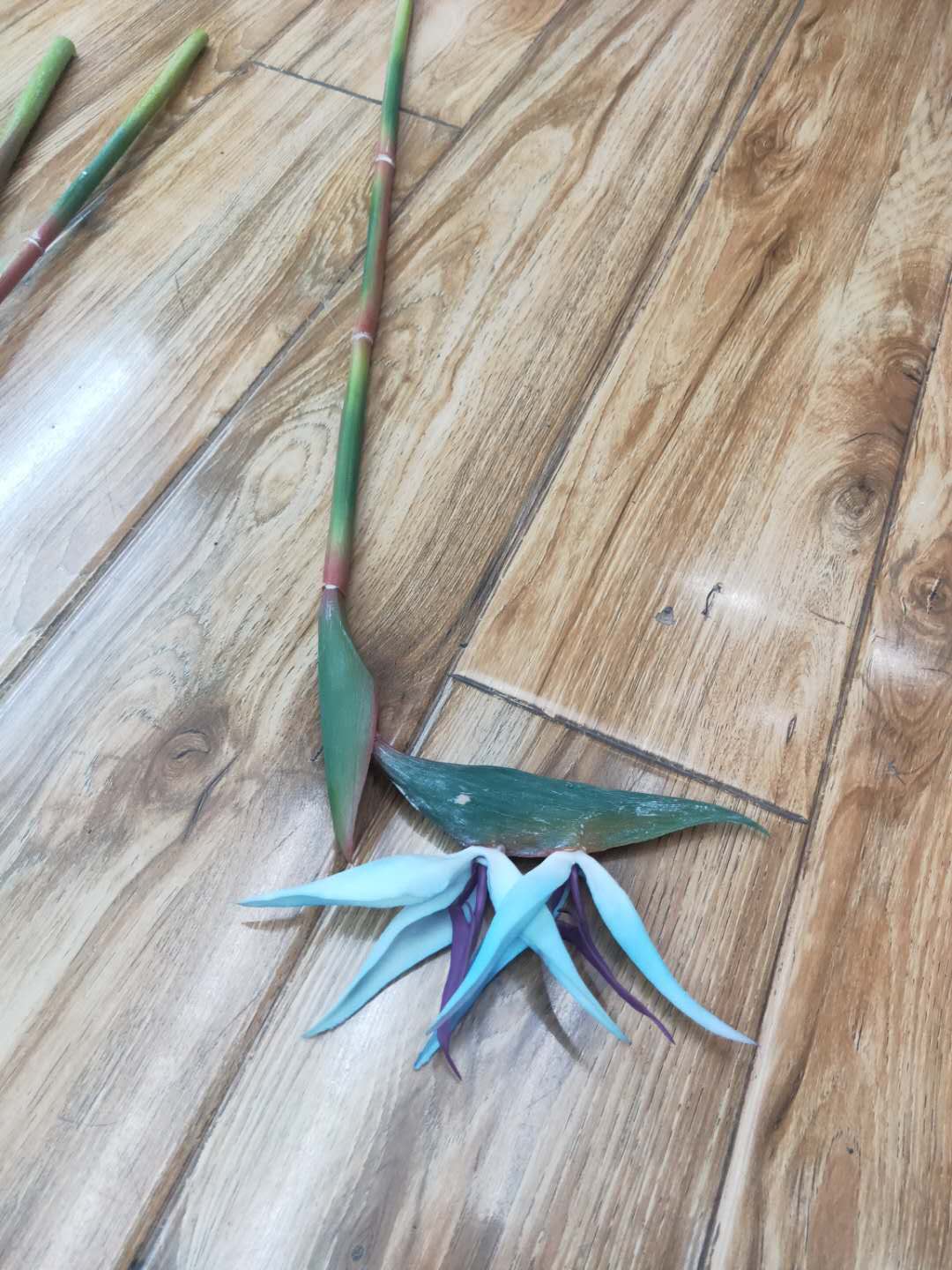 Factory direct sales, wholesale of artificial flowers, blow-molded bird of Paradise. Available in various sizes and colors. Chinese trend detail image 1