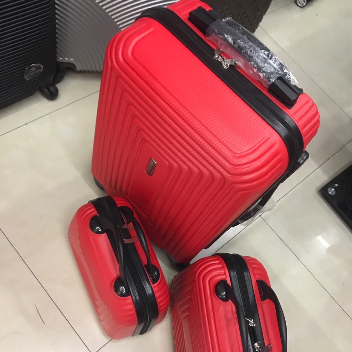 ABS拉链万向轮旅行箱12-14化妆包20-24-28拉杆箱白底实物图