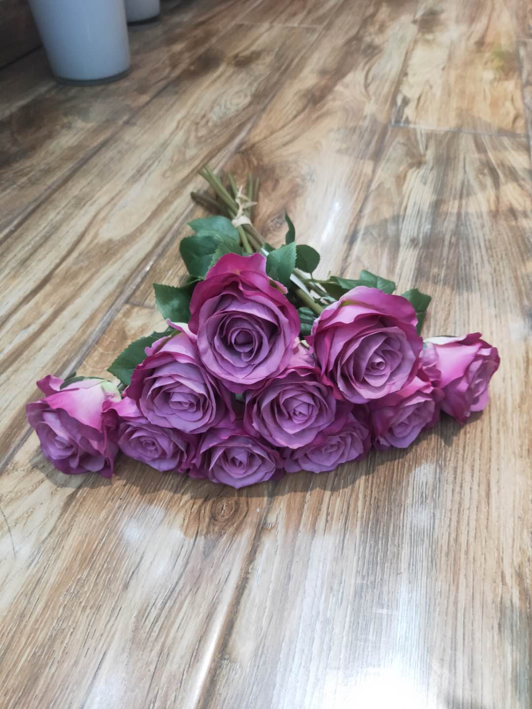 Factory direct sales of new 8-head and 10-head artificial snow mountain rose flowers. Wholesale Application Scenario