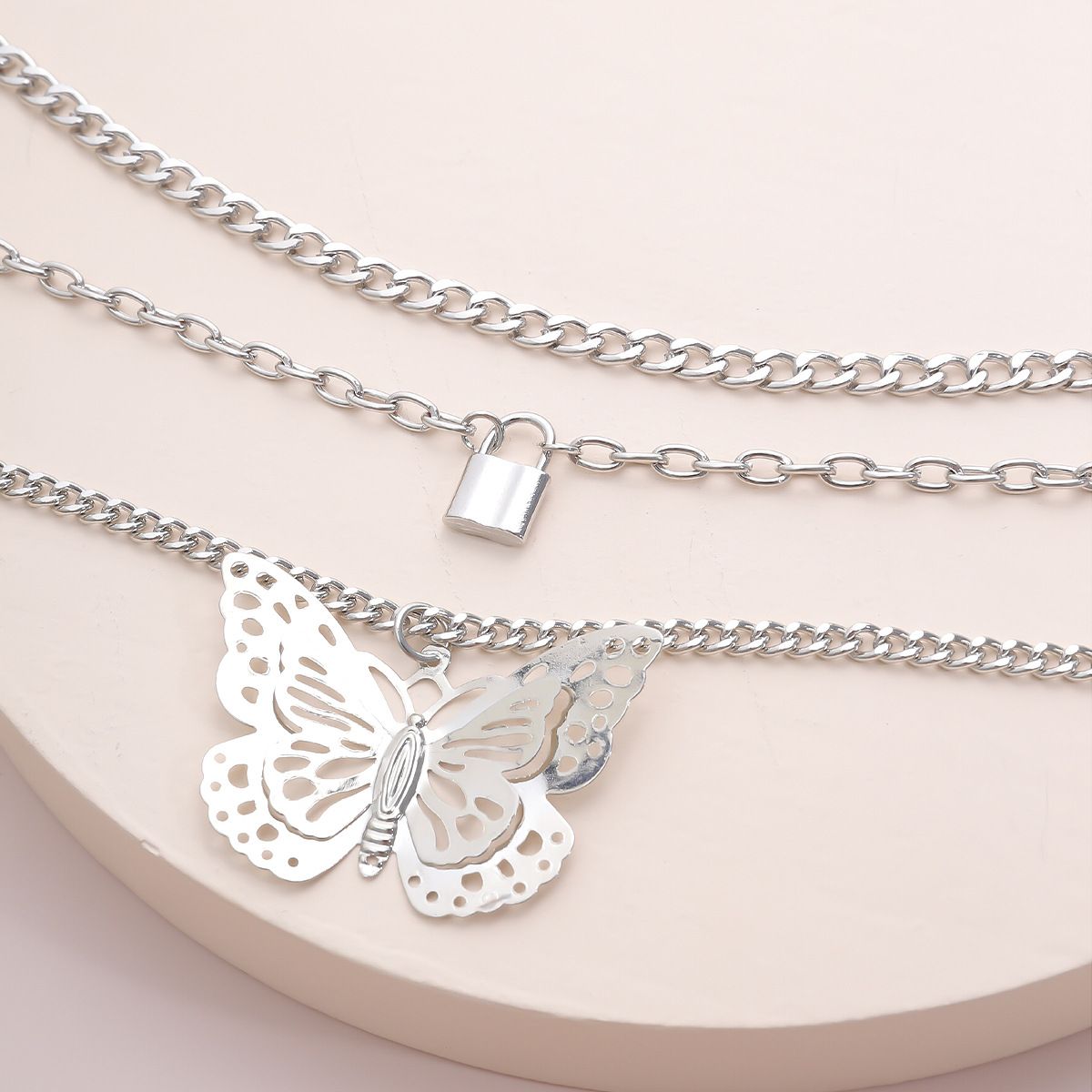 European and American cross-border jewelry, simple ins metal lock-shaped pendant necklace, fashionable and exaggerated hollowed-out large butterfly necklace detail image 6