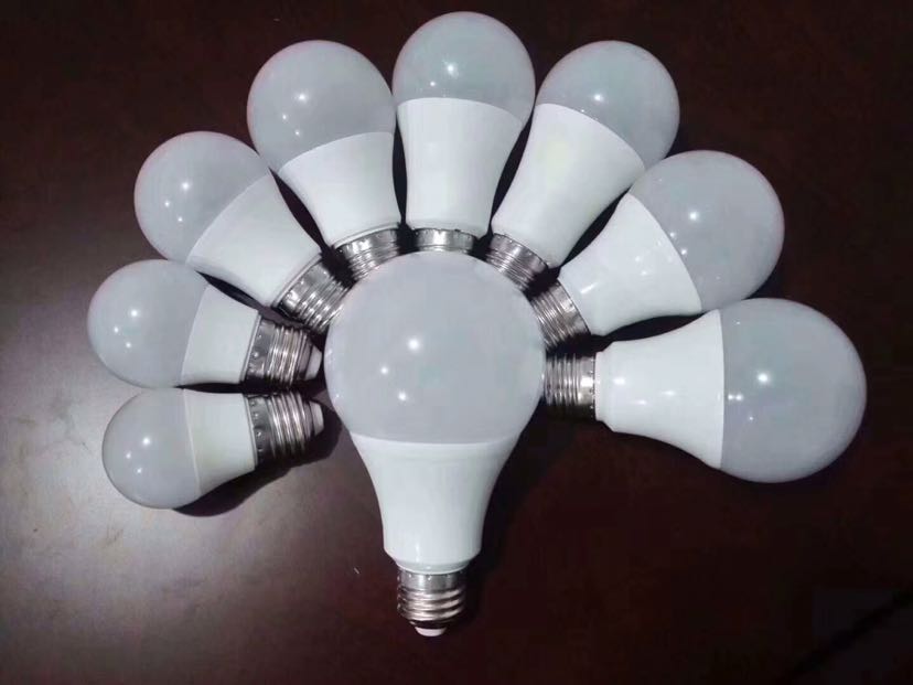 LED塑包铝球泡 家用节能灯泡 5W E27 白光