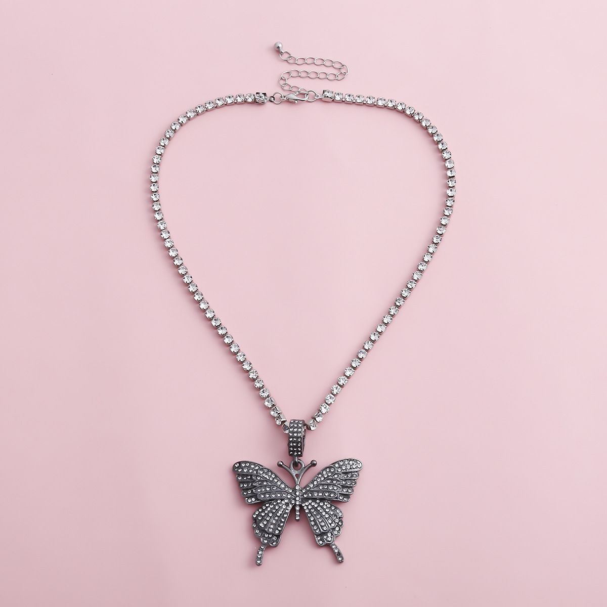 European and American cross-border jewelry fashion street style sparkling diamond collarbone chain necklace, elegant ins diamond-encrusted large butterfly necklace for women detail image 3