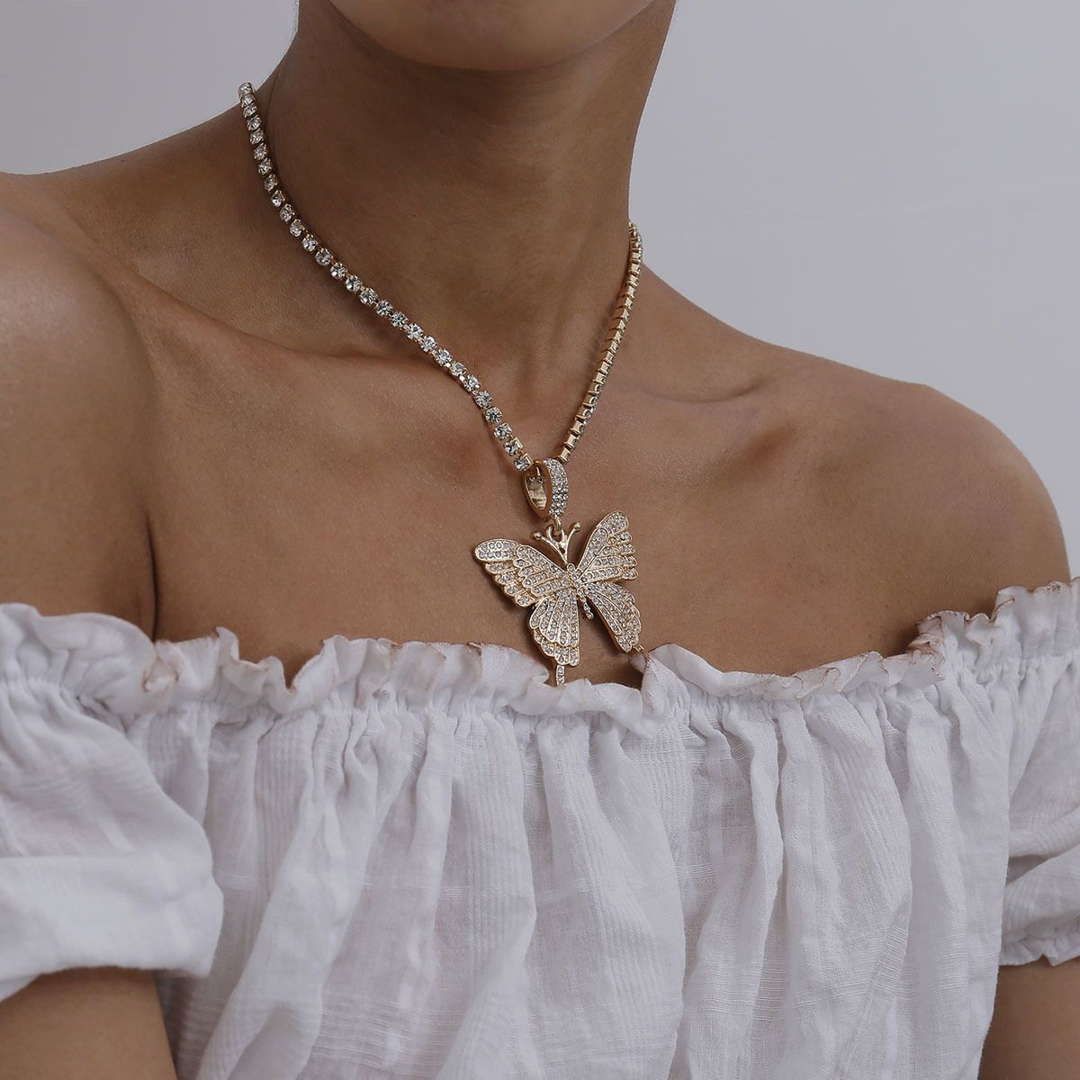 European and American cross-border jewelry fashion street style sparkling diamond collarbone chain necklace, elegant ins diamond-encrusted large butterfly necklace for women detail image 16