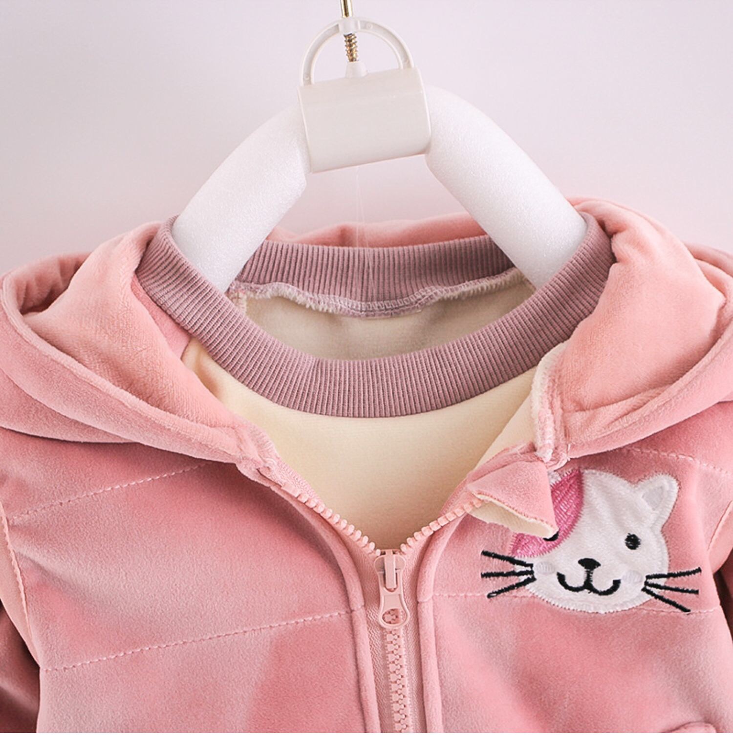 Baby Autumn and Winter velvet Girls' Set 2020 New Style Children's winter clothes, Stylish three-piece set Application Scenario