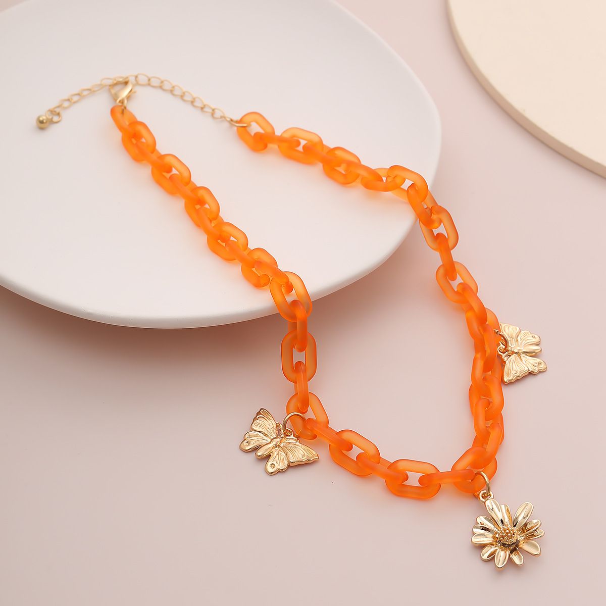 European and American cross-border accessories, hip-hop fashion acrylic chain necklace, simple ins butterfly flower pendant necklace detail image 3