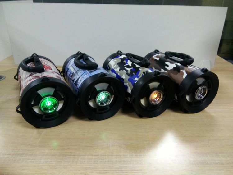 充电手提汽车户外多功能蓝牙音箱 低音炮插卡炮筒款音箱 B800详情图3