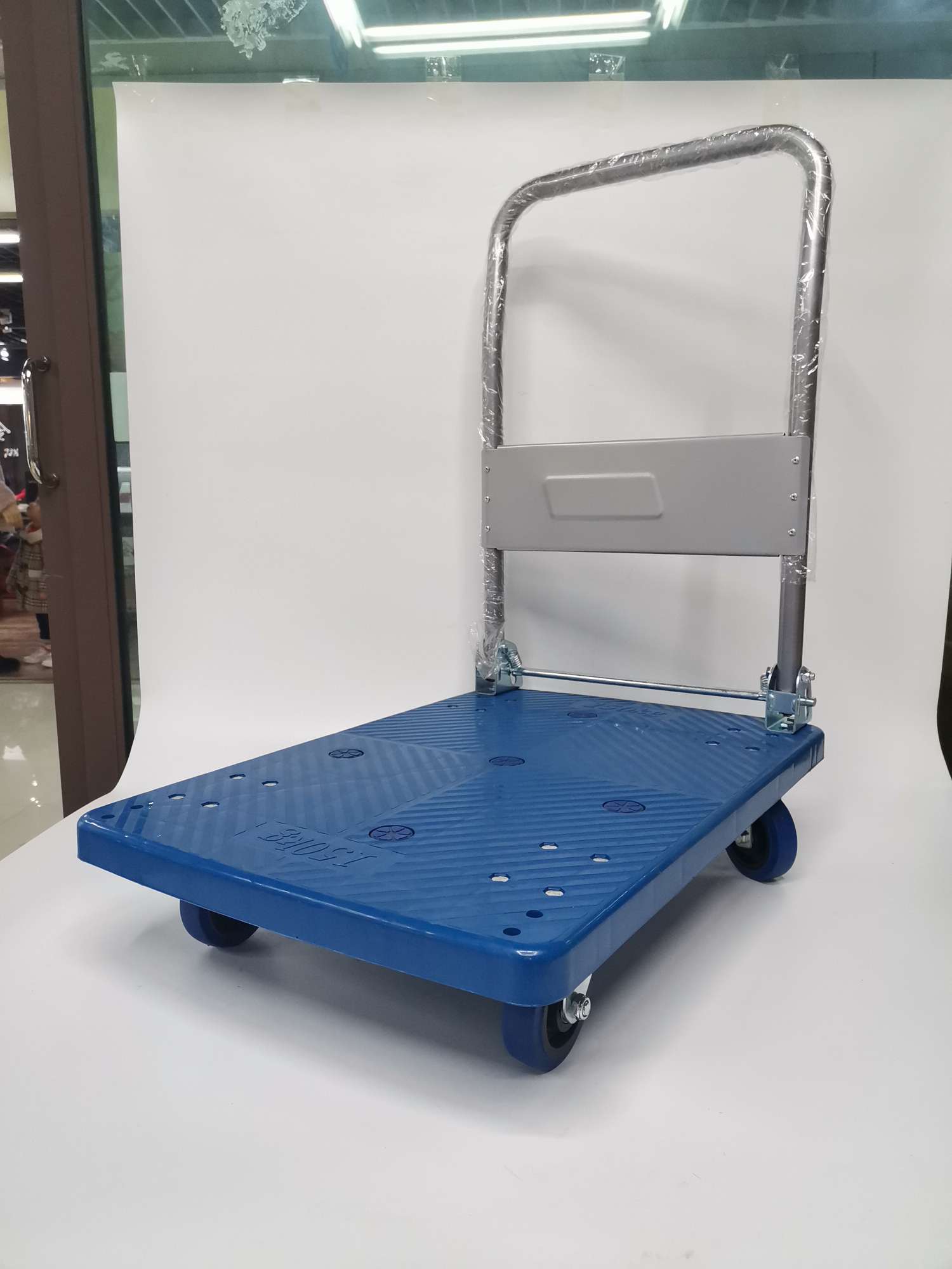 Lightweight, foldable small plastic flatbed cart, thickened plate silent wheel warehouse handling cart, handcart detail image 1