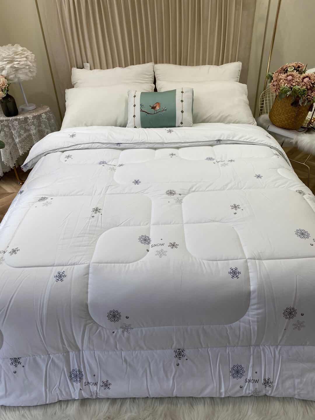 2020 New Explosive Net Red Cotton Thickened Warm Winter Quilt Cotton Embroidery Core undefined
