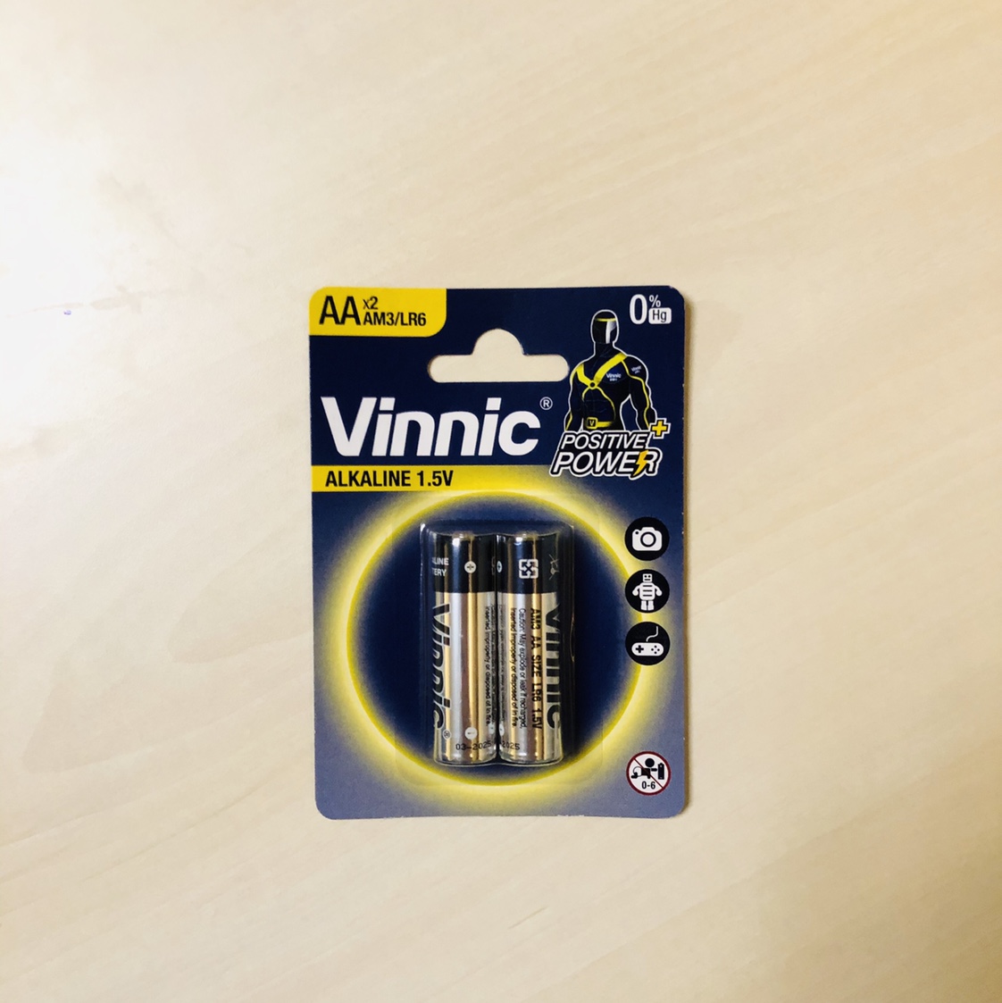 VINNIC Silver Warrior High capacity Alkaline No. 5 battery two hanging cards