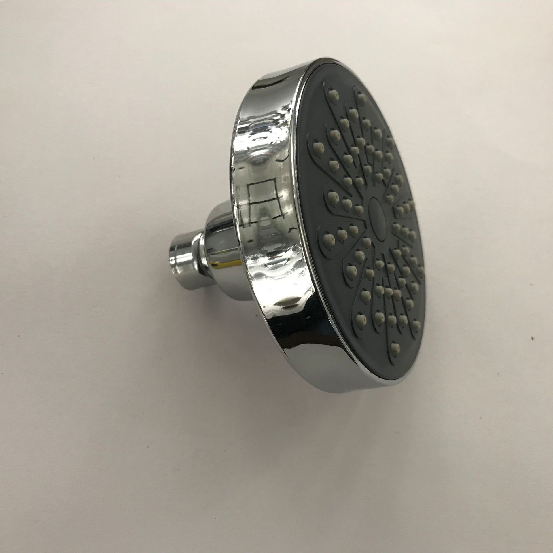 Factory direct sales of bathroom shower heads, small hanging heads, public bathhouse hanging heads, 4-inch shower heads Item Picture