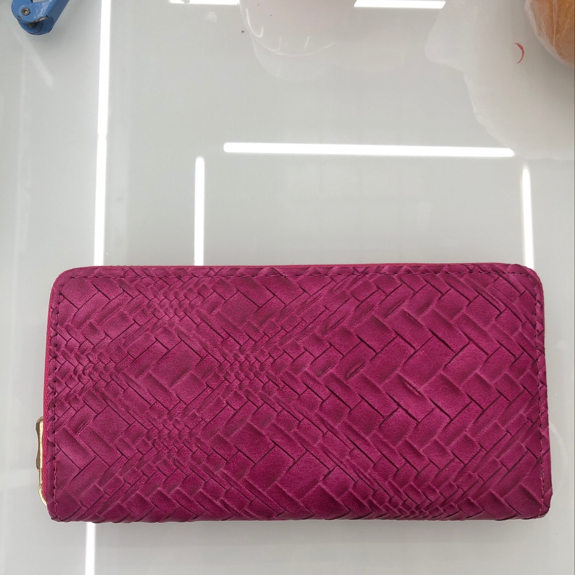 Weave a single-pull wallet