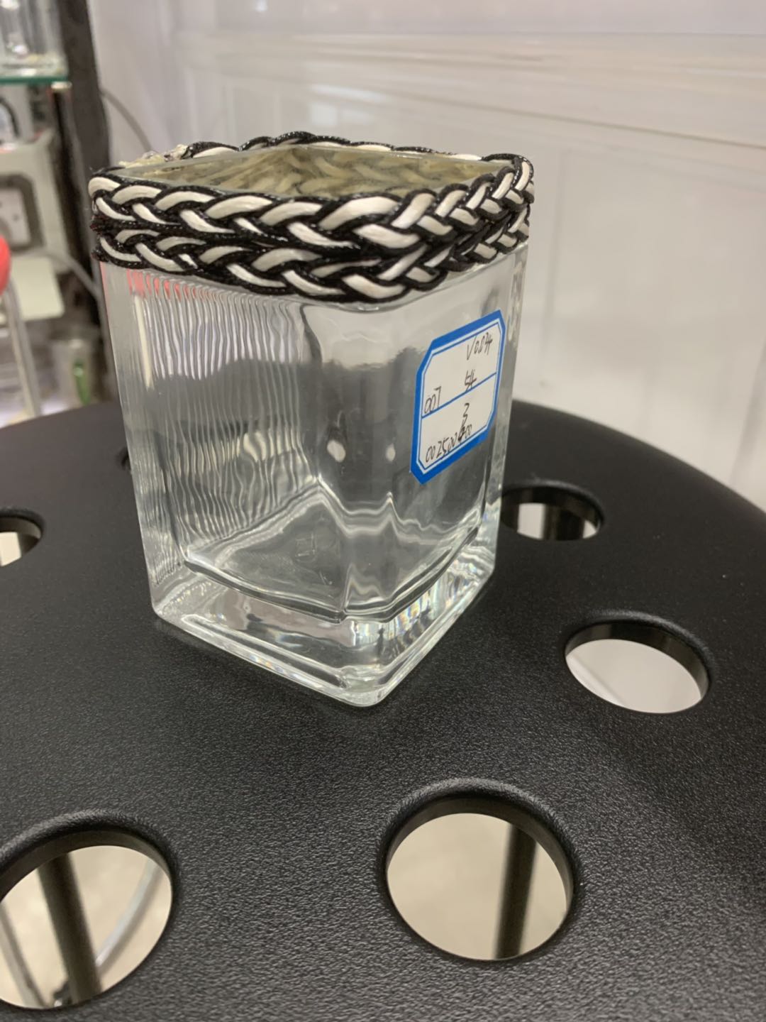 Simple and modern rope-wound glass transparent square VAT small vase decoration, creative flower arrangement for interior soft decoration in the living room details Picture