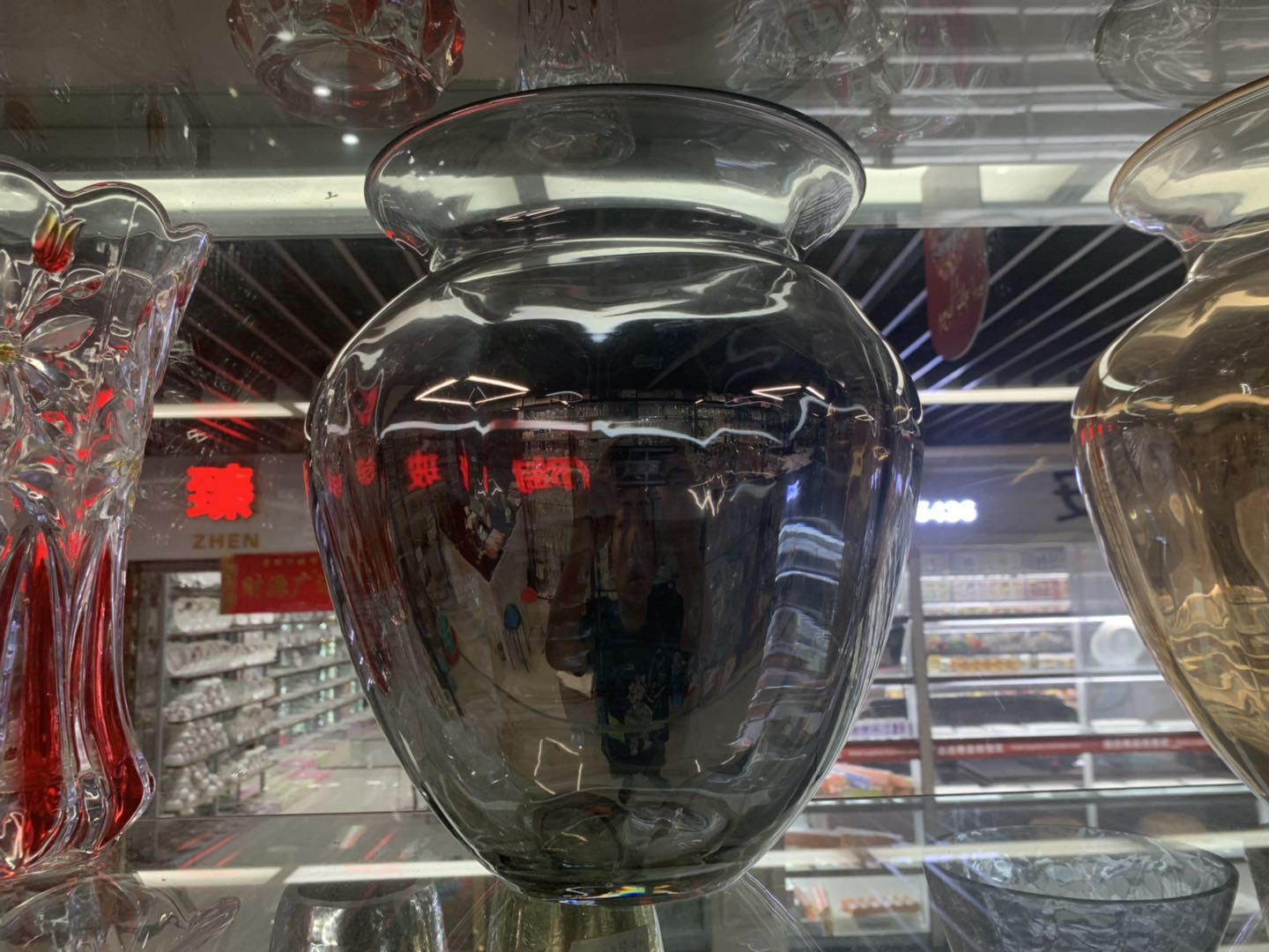 大肚水晶花瓶细节图