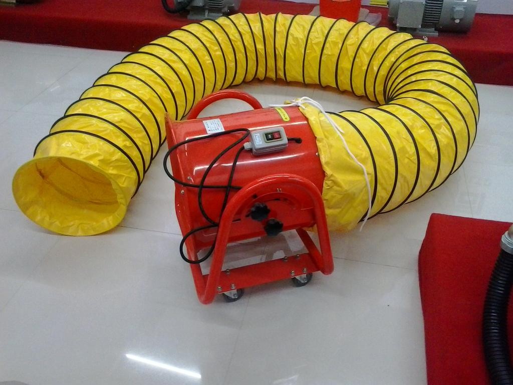 The hand-pushed ventilator CTF40-4 is equipped with an expansion hose detail image 1
