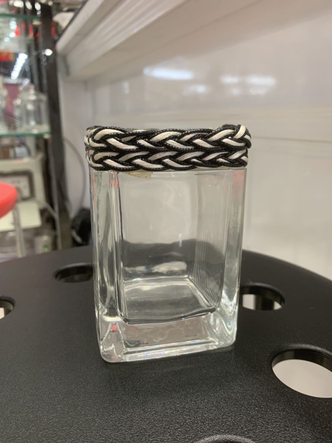Simple and modern rope-wound glass transparent square VAT small vase decoration, creative flower arrangement for interior soft decoration in the living room